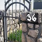 Old Town Stone House Oasis *