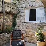 Old Town Stone House Oasis Nyaraló *