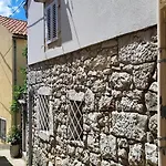 Old Town Stone House Oasis Nyaraló *