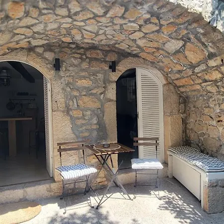 Old Town Stone House Oasis Nyaraló *
