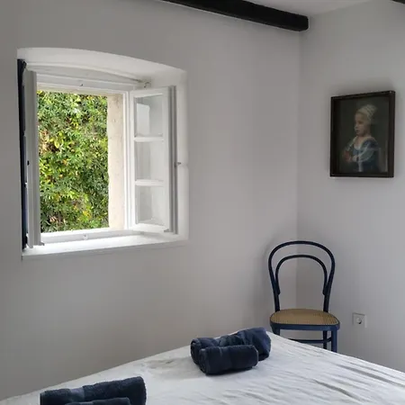 度假居 Old Town Stone House Oasis *