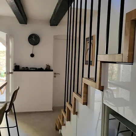 Old Town Stone House Oasis *