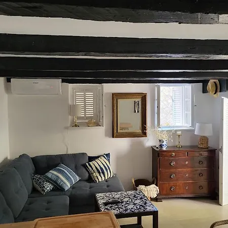 Old Town Stone House Oasis 度假居 *
