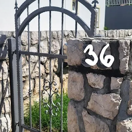 Old Town Stone House Oasis *