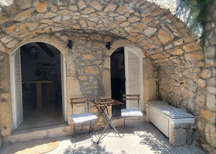 Old Town Stone House Oasis Casa de Férias *