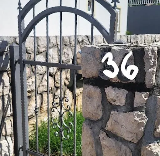 Old Town Stone House Oasis *