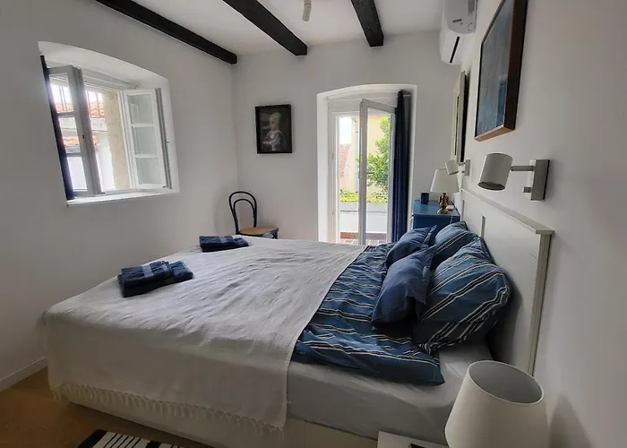 Old Town Stone House Oasis Casa de Férias