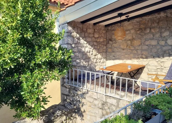 Old Town Stone House Oasis *