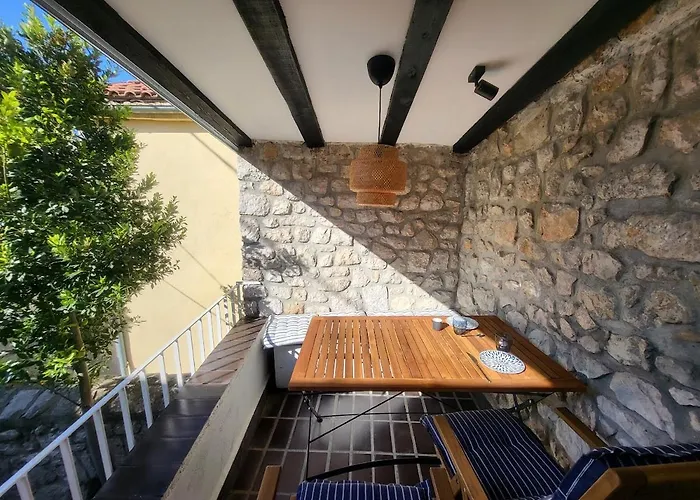 Old Town Stone House Oasis Casa de Férias
